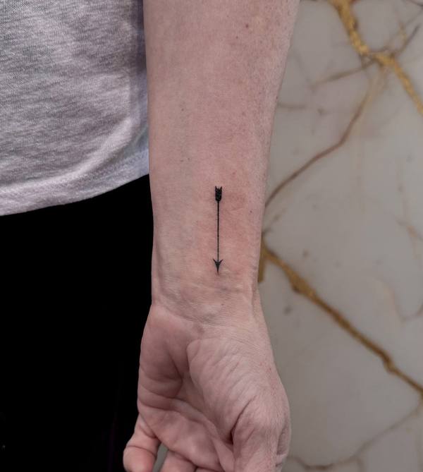 Fine line arrow tattoo by Cihan Pohrenk in Venice, Los Angeles