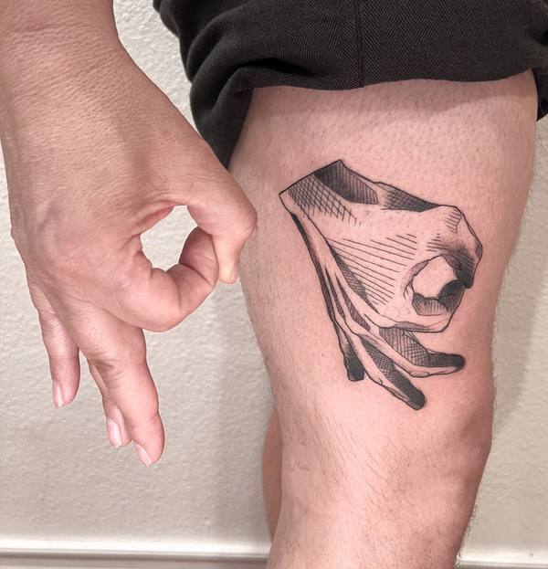 Abstract geometric hatched thigh tattoo by Cihan Pohrenk